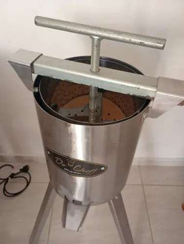 vende-se Prensa De Torresmo Inox Cricri Espremedor Manual
