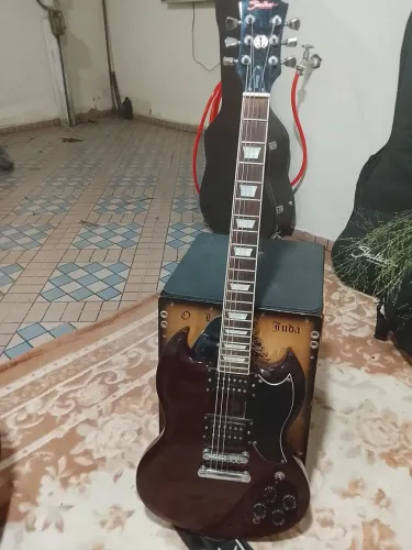 Guitarra Shelter SG Detroit com capa original acolchoada