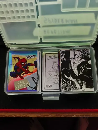 Lote de 140 figurinhas do álbum spiderman, figurinhas e cards