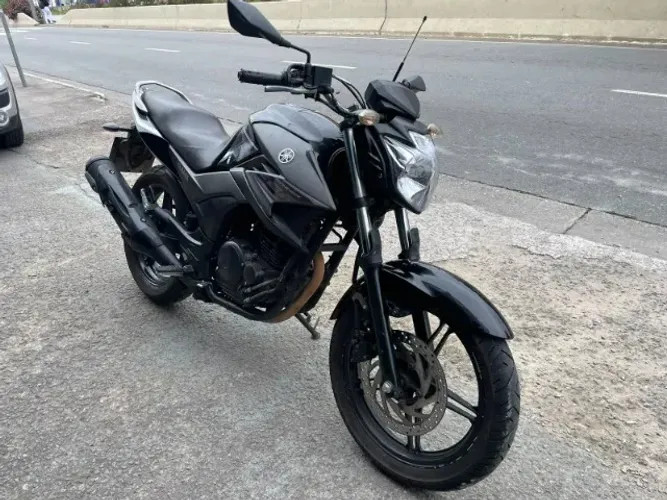 Fazer 250 BLACK EDITION