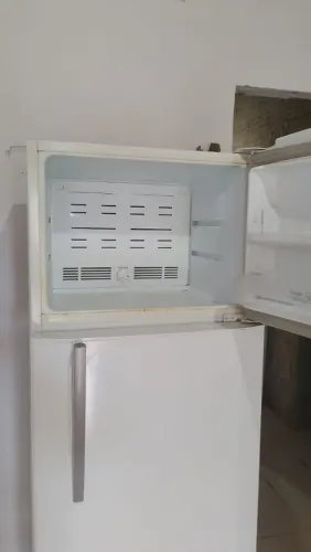 Vendo uma geladeira