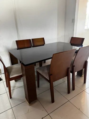 Mesa de jantar com 6 cadeiras 