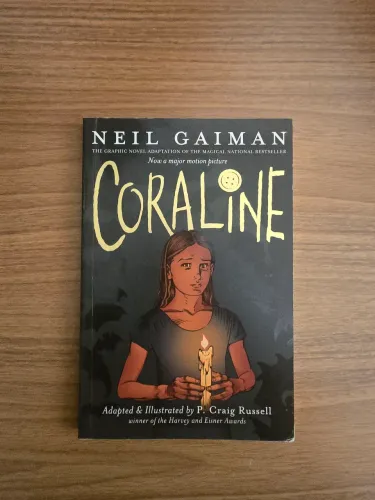 HQ Coraline Neil Gaiman importada