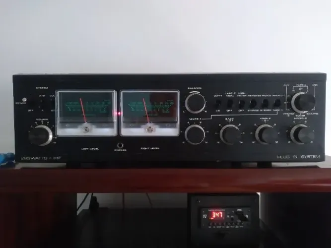 Amplificador Quasar QA5500 - excelente estado.