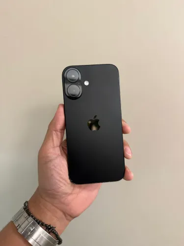 IPHONE 16 128GB COM TELA NOVA, LOJA NO RIOMAR, ACEITAMOS O SEU USADO.
