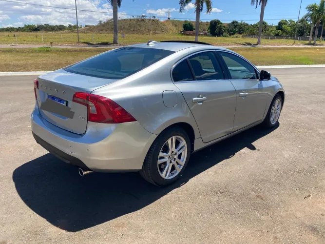 Volvo S60 T-5 2.0 240cv 4P 2012