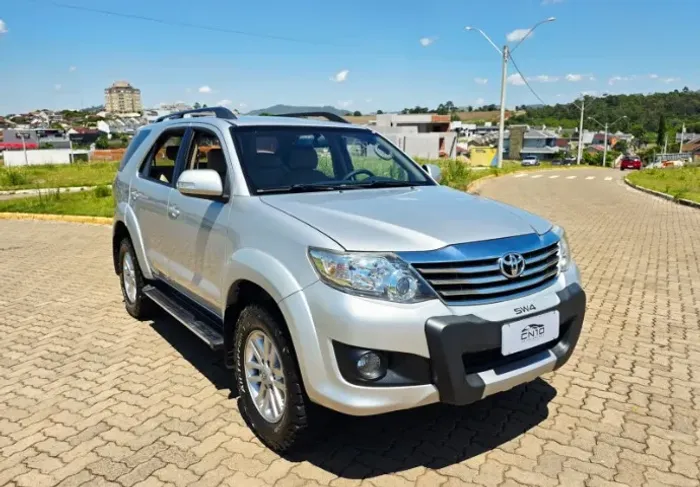 Toyota Hilux SW4 SR 4X2 2.7/ 2.7 Flex 16V Aut. 2015