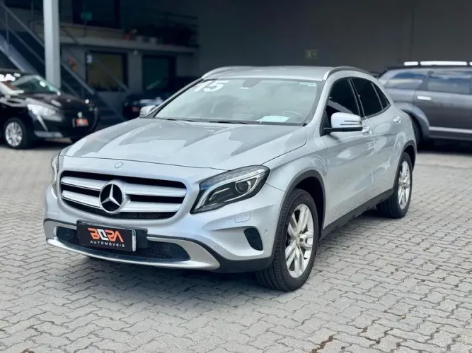 Mercedes-Benz GLA 200 Adv. 1.6/1.6 TB 16V Flex Aut. 2015