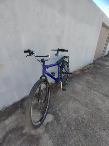 Bicicleta aro 26 azul montadinha BH aceito troca iPhone 12