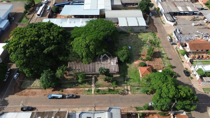 IMOVEL COMERCIAL FRENTE PARA 3 RUAS