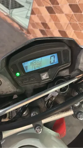 Moto quitada , único dono , moto boa , só pra fazer a transferência .