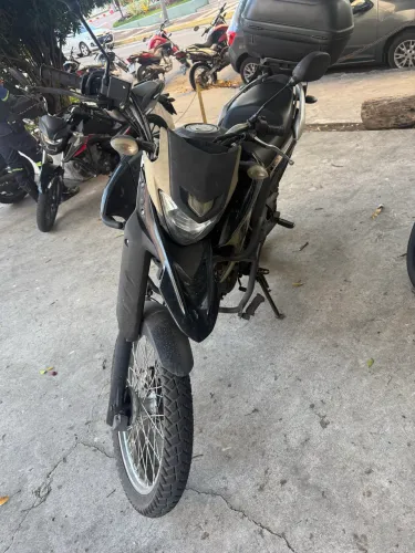 Venda de moto Lander 250cc único dono