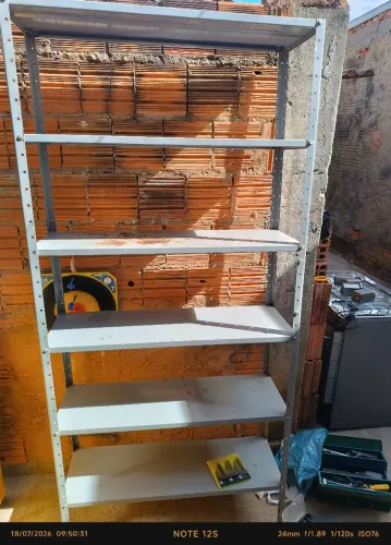 Estante de ferro