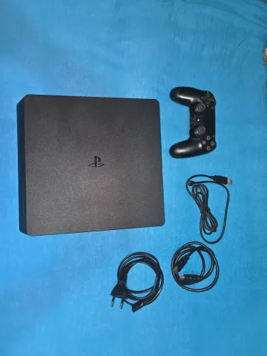 PlayStation 4 Slim 1TB - Excelente estado com controle Pro e 7 jogos mídia fisica