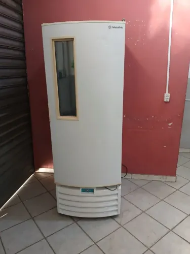 Freezer vertical metal frio