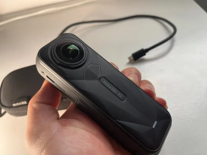 Insta360 X5 (360°, 8K) + Cartão SanDisk 256GB Seminova