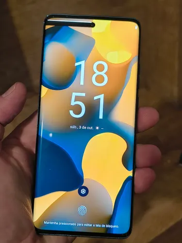 Moto Edge 40 Neo com detalhe no display porém não afeta em nada meses assim