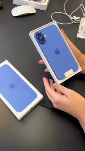 Iphone 16 blue