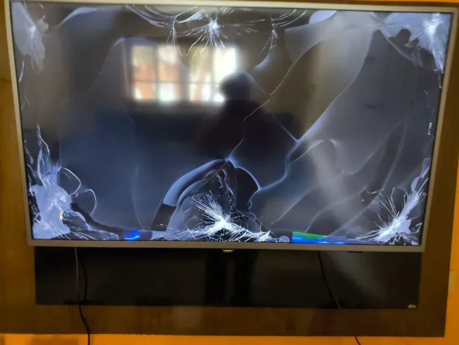 Vendo Tv s com tela quebrada para quem se interessa pelas peças