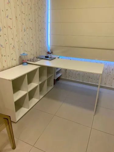 Mesa escrivaninha com nichos (toque a campanhia)