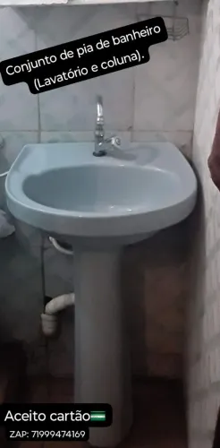 Conjunto de pia de banheiro (Lavatório e coluna).