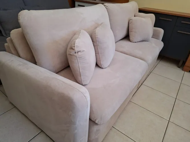 Sofá Cama De Mostruário Novo tecido veludo cor bege.