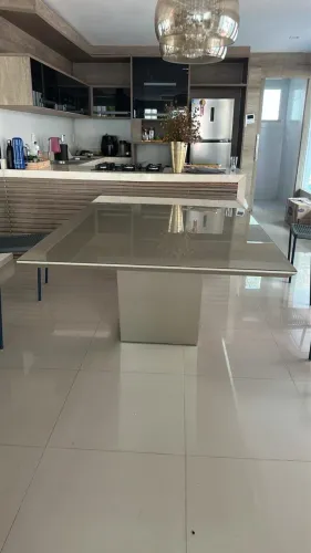 Mesa com tampo de vidro