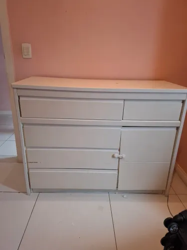 Cômoda em madeira e MDF