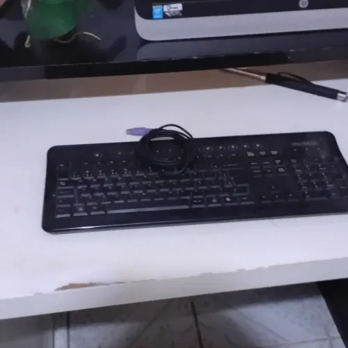 Teclado usado em perfeita condição