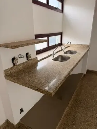 Bancada de Granito 2,42m com 2 cubas de inox + pedra de apoio - Retirados de reforma