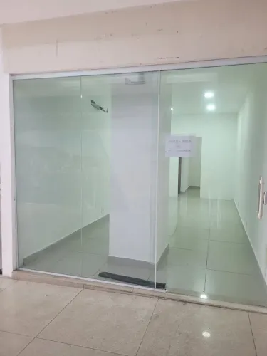 Ponto comercial/Loja/Box para aluguel possui 53 metros quadrados