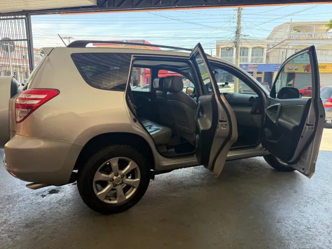 Toyota RAV4 2.4 4X4 16V 170cv Aut. 2010