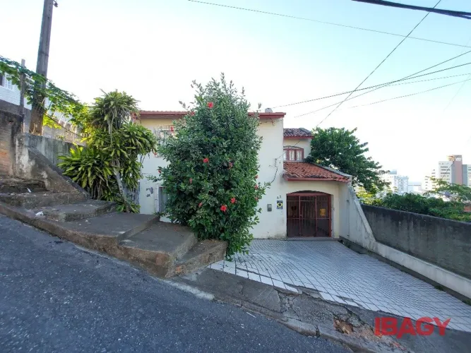 Excelente Casa 3 dormitório(s) em Estreito - Florianópolis