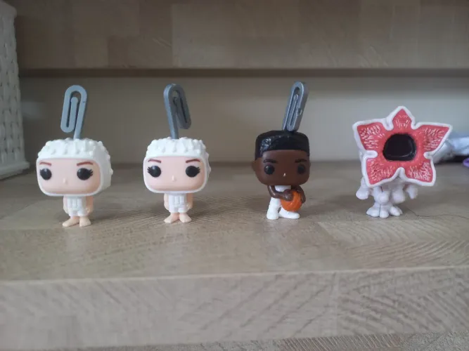 Brinquedos kinder joy Stranger Things