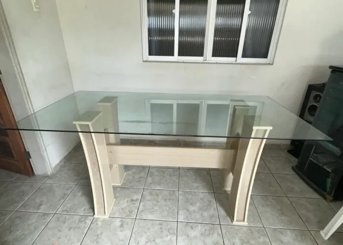 MESA DE VIDRO - 1.70 CUMPRIMENTO e 0,80 LARGURA (NOVA)