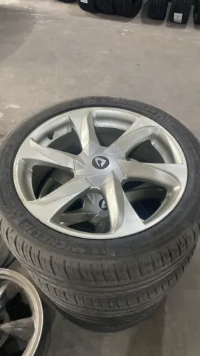 Roda aro 18 New Santorini usadas em excelente estado
