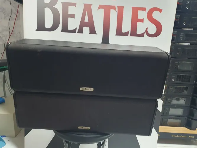Par Caixas Polkaudio modelo CS10 black
