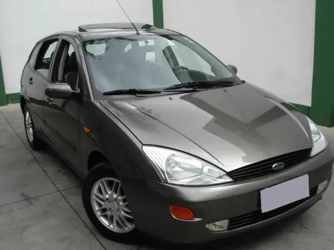 Ford Focus 1.8 16V 5P 2001