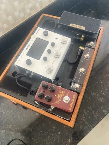 Pedalboard completo com Ampero Stomp II
