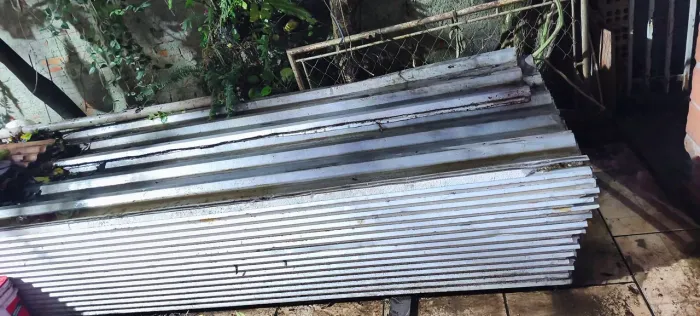 Telha sanduíche dupla (chapa isopor chapa) medindo 5,10 x 1,0 metros