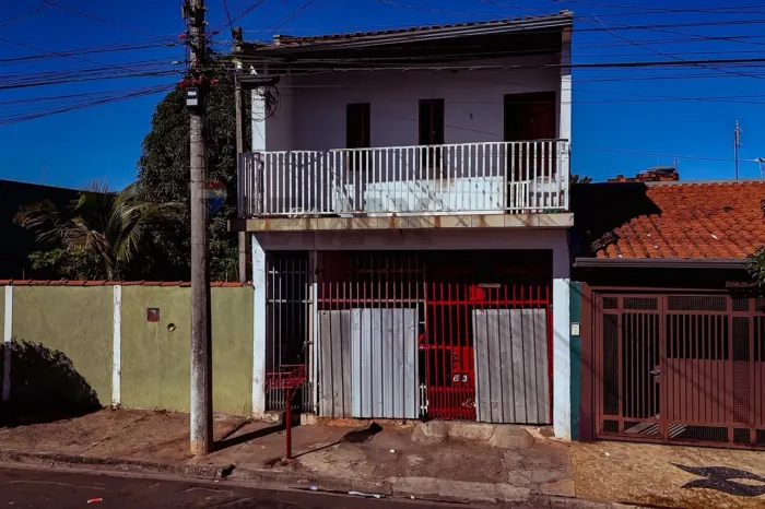 "Sobrado 3 Quartos no Jardim Livia, Leme - Oportunidade!"