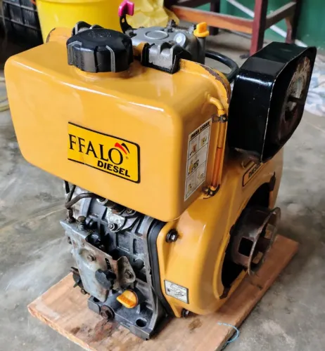 Motor diesel 7hp marca Buffalo Pou com messes de uso