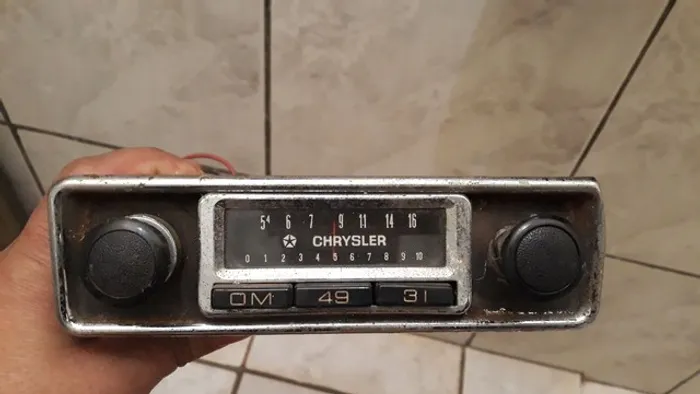 Rádio antigo Chrysler funcionando... RARIDADE!!!