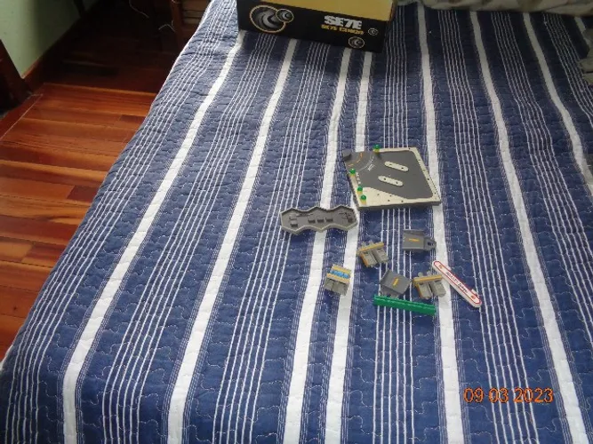 Peças de um Antigo Mini Posto Shell Excede