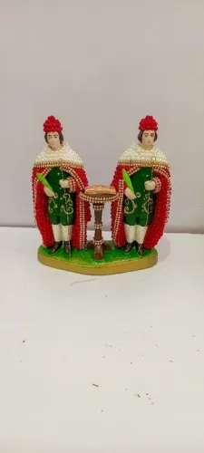 Imagem Religiosa Estilizada - São Cosme e Damião- 25 cm / Faça sua encomenda agora mesmo!
