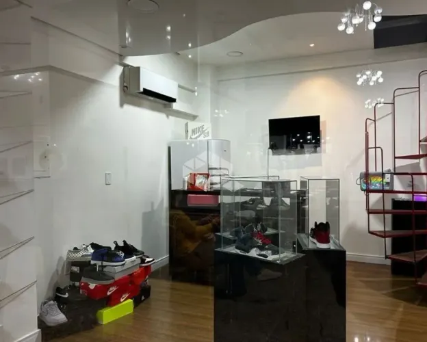 SALA COMERCIAL COM 31,38 m² PRIVATIVOS NO CENTRO DE FLORIANÓPOLIS/SC