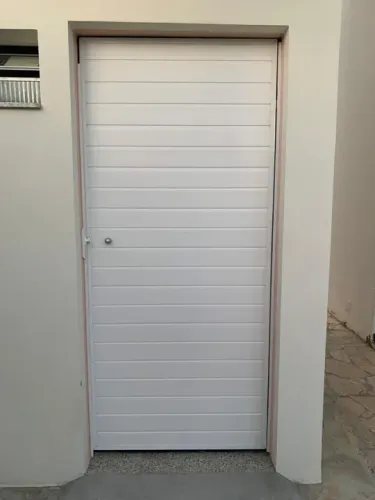 Porta de PVC com alumínio branca