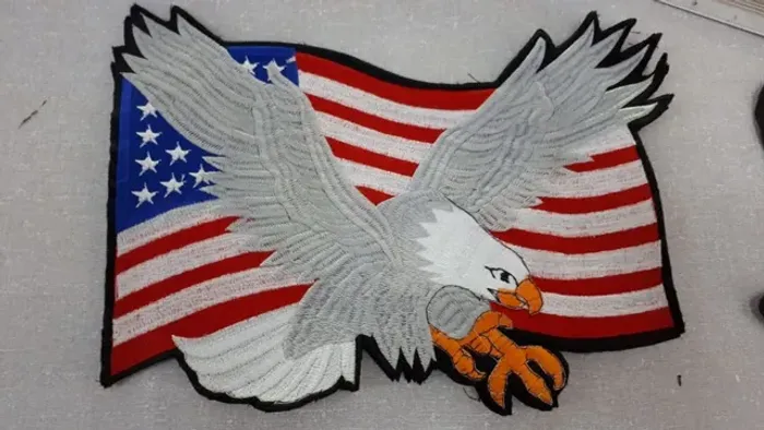 Patch, adesivo para tecido, bordado. Águia americana e pássaros brasileiros. Projetado na