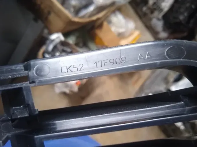 Grade inferior para-choque diant Esq Range Rover 13-21 CK5217F909