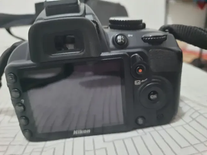 Câmera fotográfica NIKON